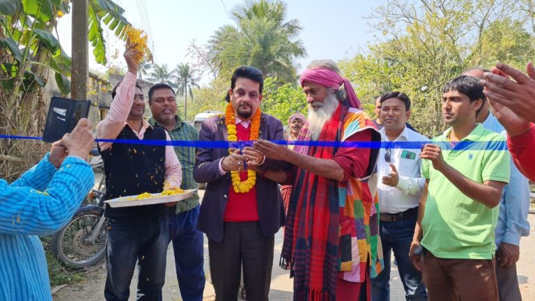 নদীয়ার বিখ্যাত বাউল শিল্পী মনসুর ফকিরের গ্রামের রাস্তা পাকা করে প্রত্যাশা পূরণ করলেন বিধায়ক