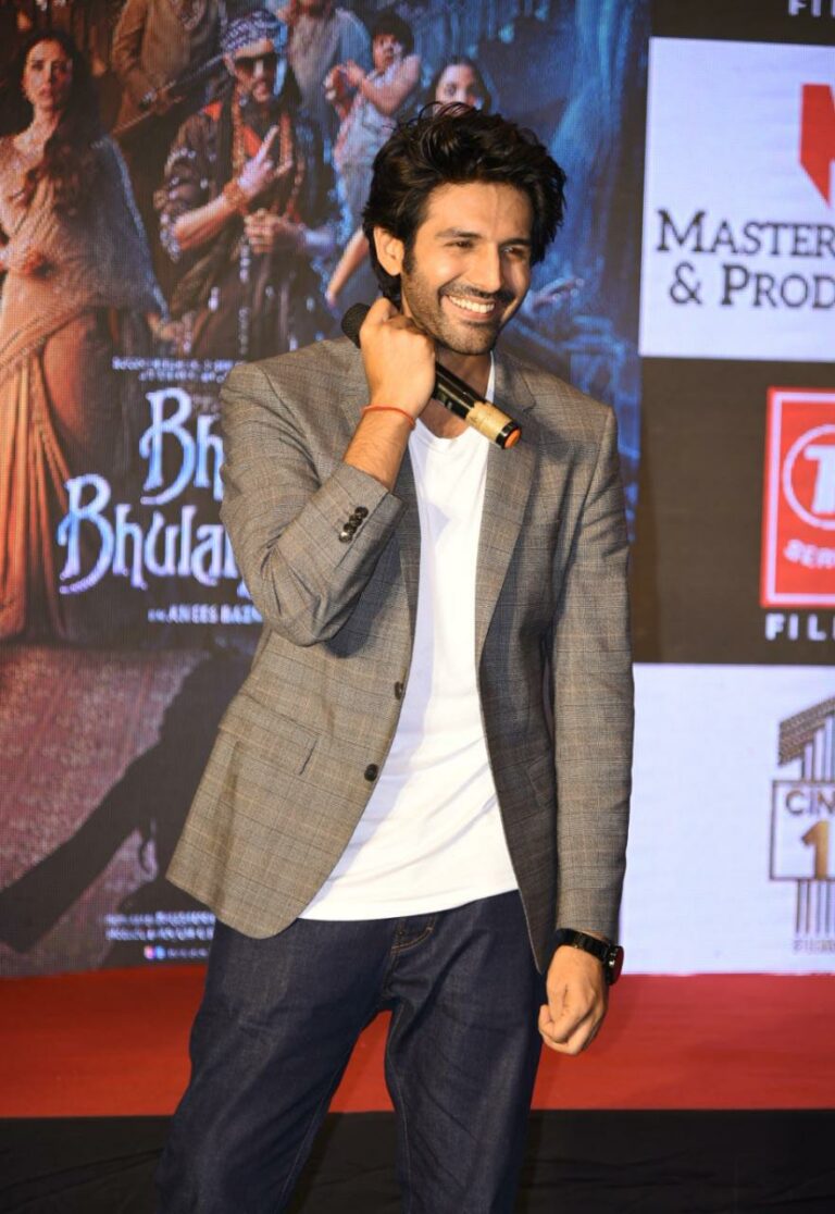 “আমি যে তোমার” গানের লঞ্চ অনুষ্ঠানে কলকাতায় কার্তিক আরিয়ান