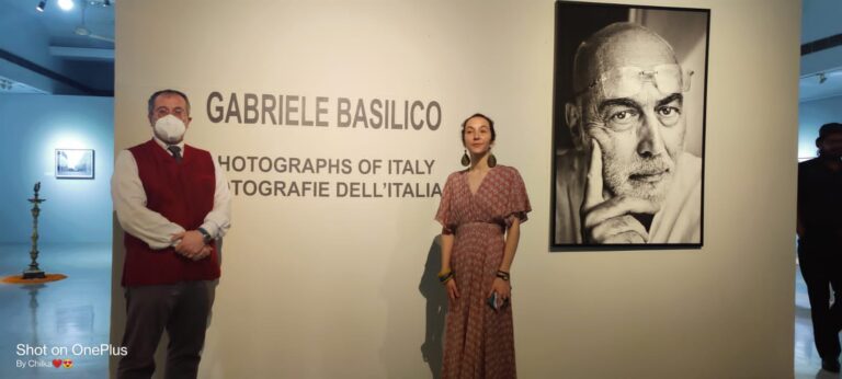 স্থাপত্যের ফটোগ্রাফার গ্যাব্রিয়েল ব্যাসিলিকোর কলকাতায় ফটোগ্রাফি প্রদর্শনী, যিনি ইতালীয় শহরগুলির শহুরে প্রাকৃতিক দৃশ্যের সারাংশ তুলে ধরেছিলেন।