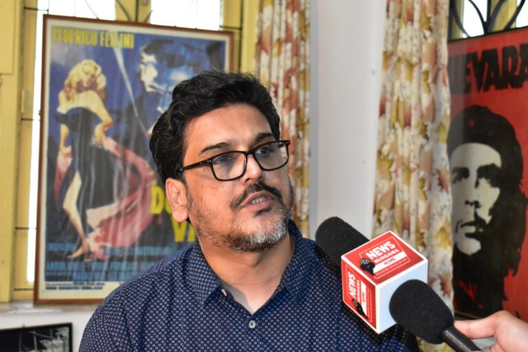 রাজাদিত্য বন্দ্যোপাধ্যায়ের সাথে তার ডকুমেন্টারি ‘লস্ট ফর ওয়ার্ডস’-এ একটি ইন্টারঅ্যাকশন সেশন।