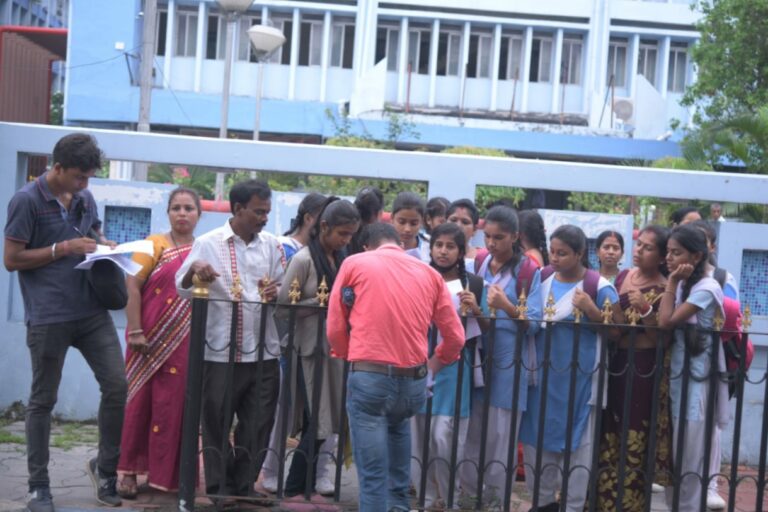 উচ্চ মাধ্যমিক পরীক্ষার ফল আশানুরূপ না হওয়ায় পথে নামলেন প্রচুর ছাত্র – ছাত্রী