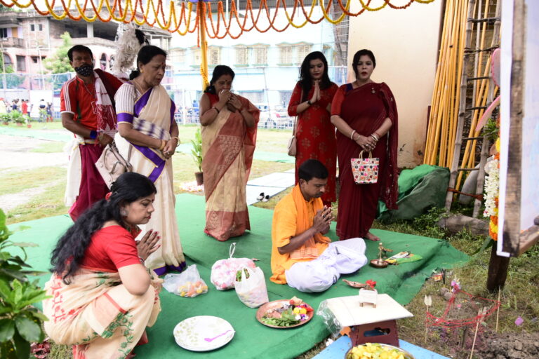 শহীদ নগর ক্লাবে খুঁটি পুজোর মাধ্যমে জোর কদমে তোড়জোড় শুরু মায়ের আগমনের