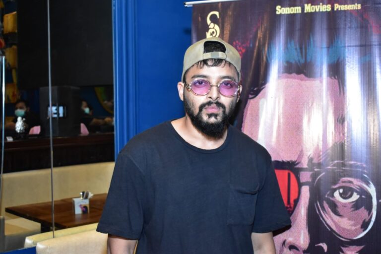 বিষাক্ত মানুষ ছবির ট্রেলার লঞ্চ অনুষ্ঠানে উপস্থিত ছবির পরিচালক সহ একঝাঁক তারকা