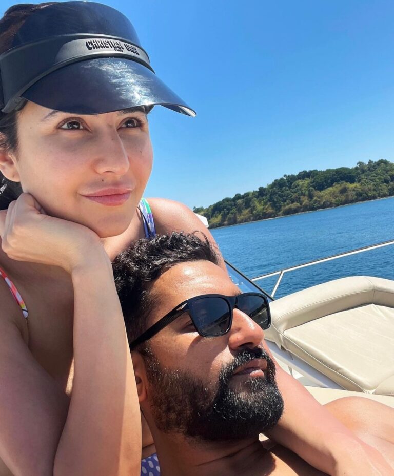 সান্তাক্রুজ থানায় অভিযোগ দায়ের করেছেন অভিনেতা ভিকি কৌশল এবং ক্যাটরিনা কাইফ; সোশ্যাল মিডিয়ায় পেয়েছেন হুমকি