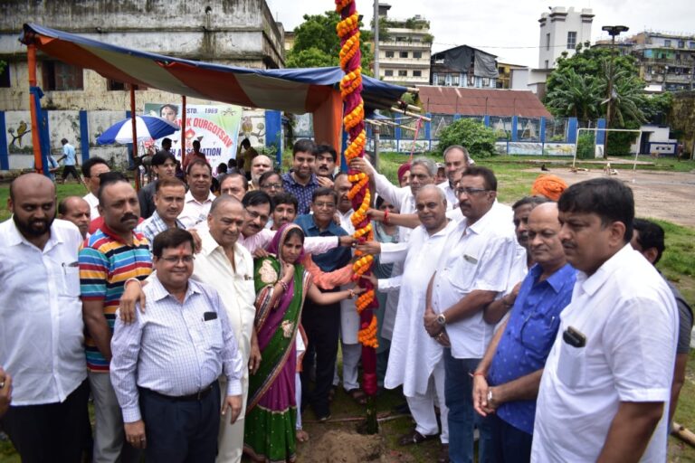 খুঁটি পূজোর মাধ্যমে মোহাম্মদ আলী পার্কের দুর্গাপুজোর শুভ সূচনা হলো