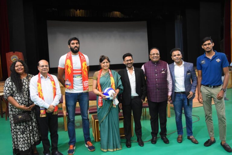 হেরিটেজ স্কুলের ছাত্রদের সাথে কথোপকথনে কলকাতা থান্ডারবোল্টস