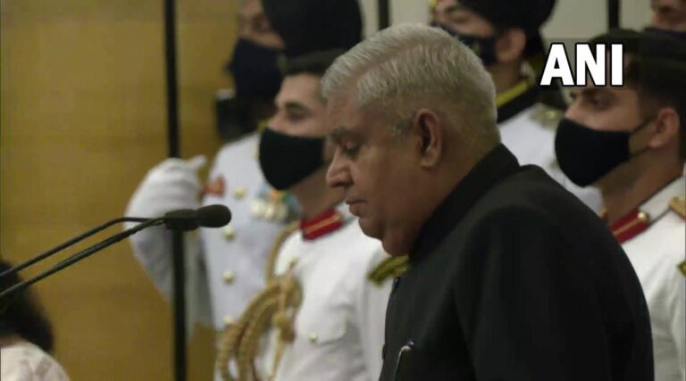 উপরাষ্ট্রপতি পদে শপথ নিলেন ধনকড়