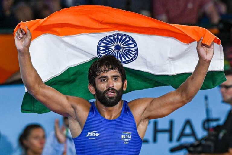 পুরুষদের 125 কেজি কুস্তিতে অ্যারন জনসনকে হারিয়ে ব্রোঞ্জ জিতেছেন মোহিত গ্রেওয়াল