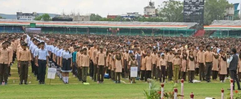 রাজস্থানে বিশ্ব রেকর্ড গড়তে দেশাত্মবোধক গান গাইলেন এক কোটি স্কুল পড়ুয়া
