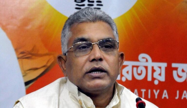 ‘TMC নেতাদের জুতো দিয়ে পিটিয়ে মারা হবে’: বিজেপি নেতা দিলীপ ঘোষের মন্তব্য বিতর্কের সৃষ্টি