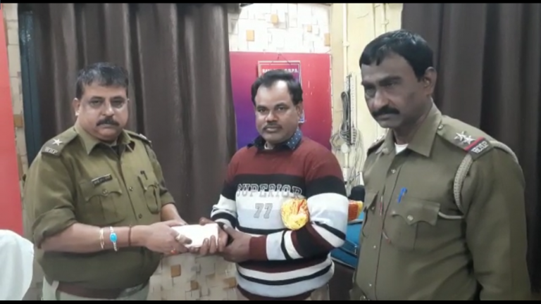 হারিয়ে যাওয়া মোবাইল ফোন তার প্রকৃত মালিকদের হাতে ফিরিয়ে দিল রানাঘাট জিআরপি