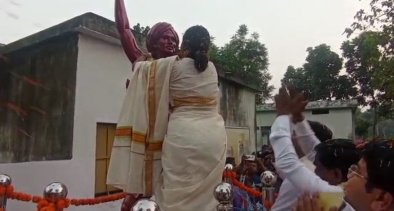 বিরসা মুন্ডার মূর্তি উন্মোচন নদীয়ার শান্তিপুরে