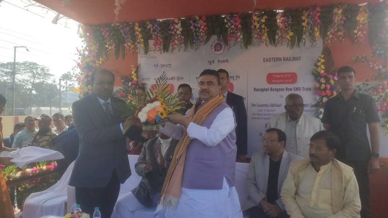 রানাঘাটে ট্রেন উদ্বোধনে এসে বন্দে ভারত এক্সপ্রেসে পাথর ছোঁড়ার ঘটনার নিন্দা করলেন রাজ্যের বিরোধী দলনেতা শুভেন্দু অধিকারী