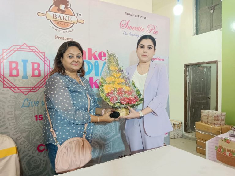 কলকাতায় প্রথমবারের মতো সবচেয়ে বড় কেক বেকিং প্রদর্শনী অনুষ্ঠিত হল