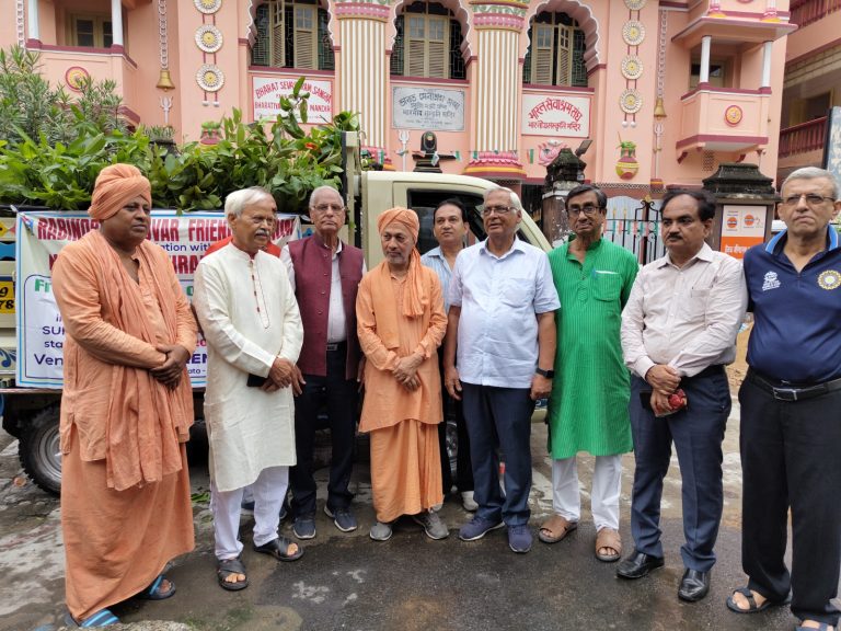 দুস্থ গ্রামবাসীদের মধ্যে 20,000 গাছের চারা বিতরণ করে ৭৭ তম স্বাধীনতা দিবস উদযাপন করল ভারত সেবা আশ্রম