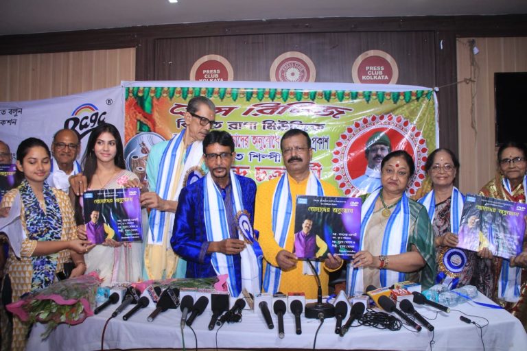 মুক্তি পেল মানবেন্দ্র চক্রবর্তী-র কণ্ঠে মিউজিক অ্যালবাম তোমাদের অনুরোধে