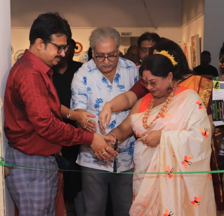 একাডেমি অফ ফাইন আর্টসে শুরু হলো অনুপম হালদারের আলোকচিত্র প্রদর্শনী