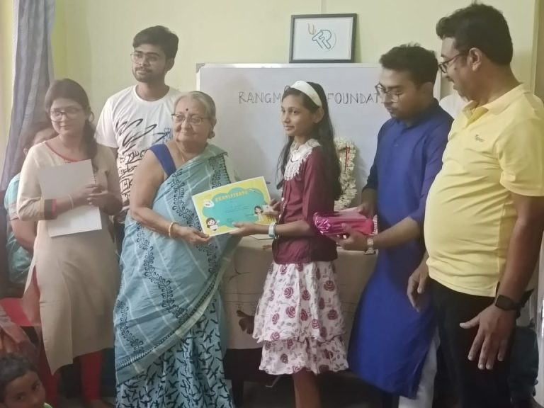 রংমশাল ফাউন্ডেশন শিশু দিবসের প্রাক্কালে সুবিধাবঞ্চিত শিশুদের নিয়ে উদযাপন করেছে