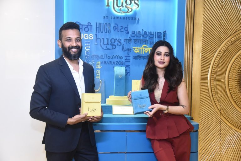 Sawansukha Jewellers is spreading “HUGS” everywhere!
