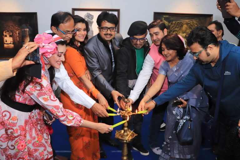 অ্যাকাডেমী অব ফাইন আর্টস-এর সাউথ গ্যালারিতে শুরু হল আলোকচিত্রী অনুপম হালদার-এর গুহা ভাস্কর্য-র আলোকচিত্র কেভ-আর্ট