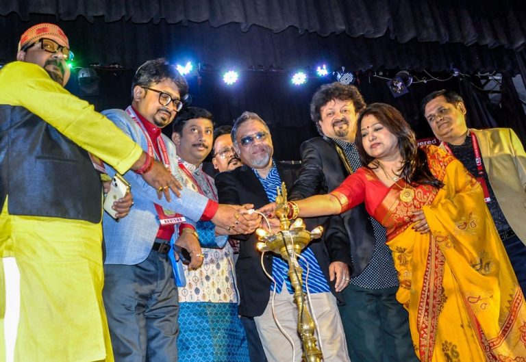 ‘রেডওয়াইন এন্টারটেইনমেন্ট’ এর উদ্যোগে বেঙ্গল ফ্যাশন অ্যাওয়ার্ড ২০২৪ অনুষ্টিত হোলো