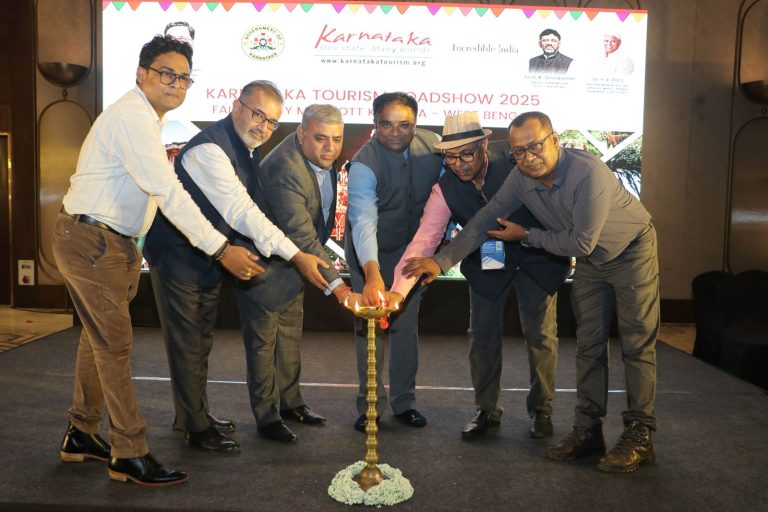 কর্ণাটক পর্যটনের উদ্যোগে পর্যটকদের আকর্ষণ করেত কলকাতায রোড শো