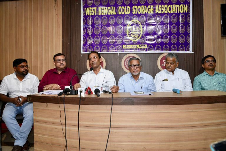 পশ্চিমবঙ্গ কোল্ড স্টোরেজ অ্যাসোসিয়েশন আলুর বাজার মূল্য এবং কৃষক ও কোল্ড স্টোরেজ শিল্পের ক্ষতি নিয়ে উদ্বেগ প্রকাশ করছে