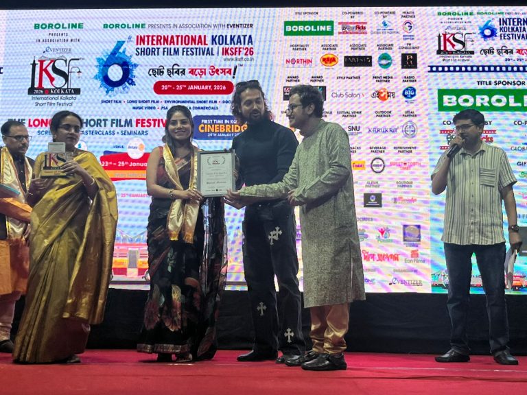 ঋক জয়সওয়াল ৭৮তম কান চলচ্চিত্র উৎসবে তার প্রথম পূর্ণদৈর্ঘ্য চলচ্চিত্র “ব্রিজ টু ইউথোপিয়া”-এর পোস্টার লঞ্চের মাধ্যমে এক শক্তিশালী ছাপ ফেলেছেন