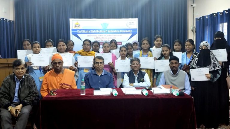 নানা বৃত্তিমূলক প্রশিক্ষনের মাধ্যমে বেকার যুবকযুবতীদের কর্মদক্ষ ও আত্মনির্ভর করে তুলছে রামকৃষ্ণ মঠ, বাগবাজার