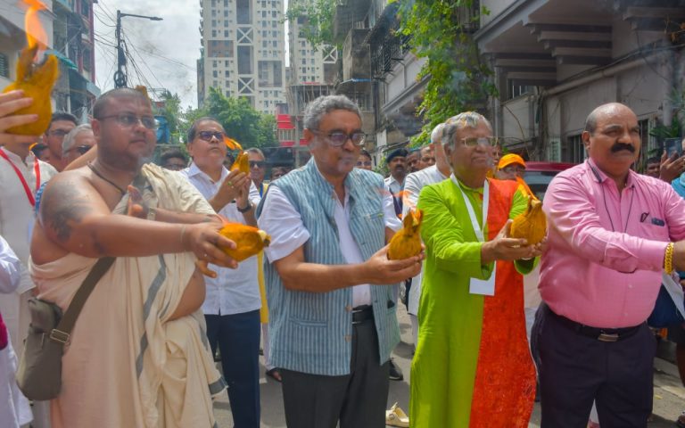 কলকাতায় ঐতিহাসিক চিঁড়া-দধি মহোৎসবের সূচনা,কয়েকশো ভক্ত সমাগম